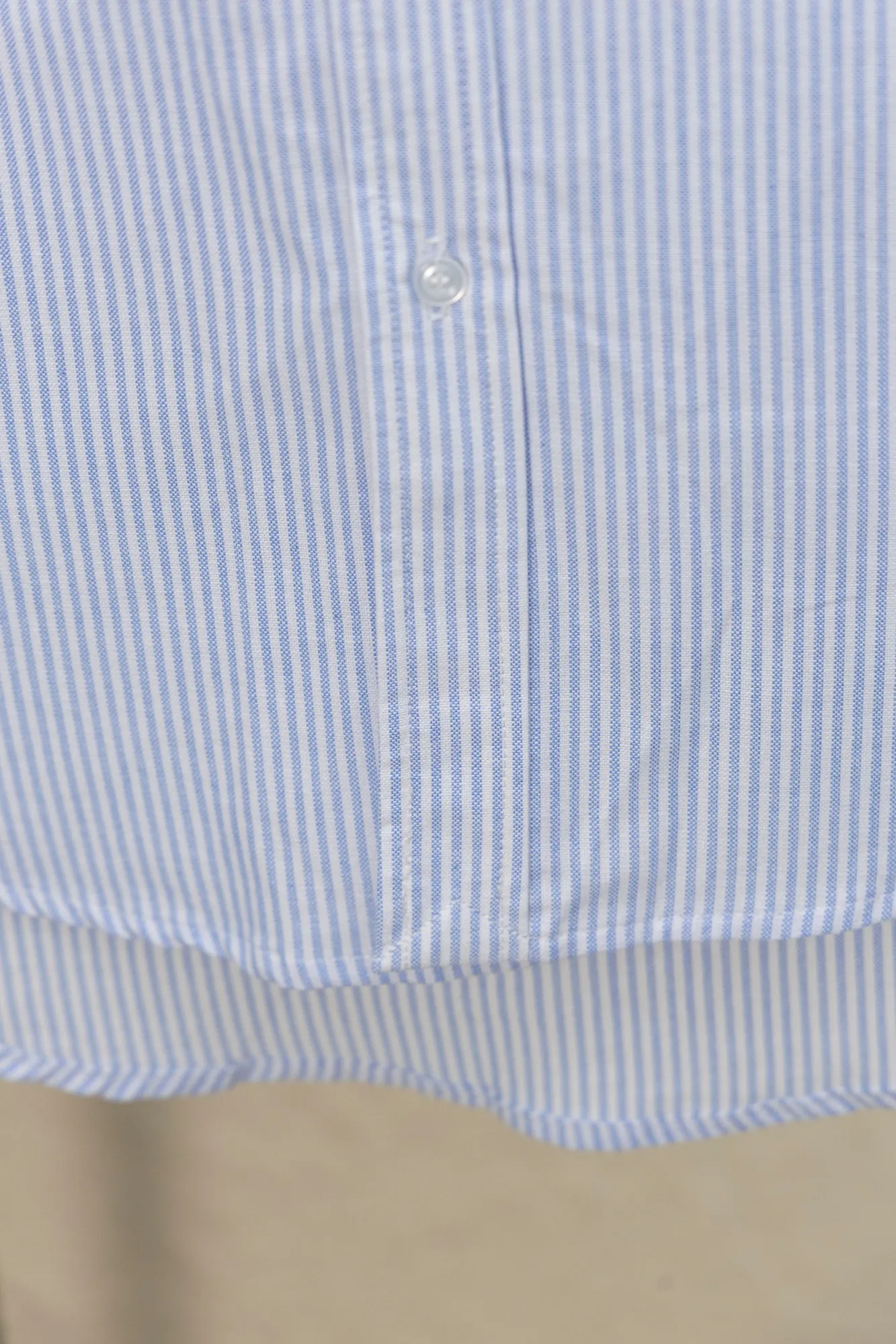 P230 Style number: JZ007 Rah Lauren striped small logo logo embroidered shirt, same style for men and women, complete with three labels, full set of packaging, official website details consistent, original pure cotton Oxford fabric material, ready-to-wear wash, skin-friendly and comfortable, classic and versatile, suitable for business and leisure, collar buttons, differentiated currency, all fabric accessories are original benchmarking, the details and craftsmanship are very good, color: gray blue, size: S M L XL
